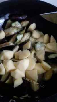 好吃的茄子炖土豆做法图解8)
