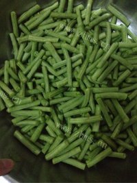 诱人的干煸豆角做法图解1)