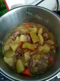 美味的咖喱鸡块饭做法图解7)