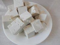 家常菜豆干烧肉做法图解2)