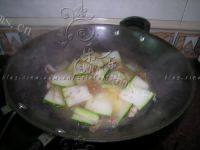 家常菜冬瓜菜脯汤做法图解6)