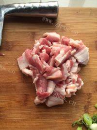 很有食欲的肉炒豇豆做法图解2)