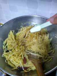 家常菜树椒土豆丝