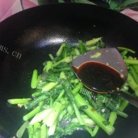 美味的金蒜菜心做法图解5)