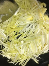 美味的韭黄炒蛋做法图解3)