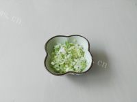 色香味浓的香葱千层饼做法图解2)