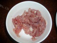 美味的鱼胶瘦肉汤做法图解2)