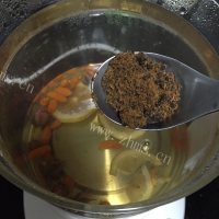 美味佳肴般的柠檬玫瑰花茶做法图解5)