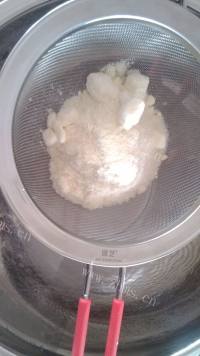 美味的酸奶溶豆做法图解2)