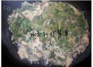 香喷喷的香椿炒鸡蛋做法图解5)