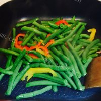 回味无穷的肉炒豇豆做法图解8)