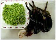 口味极佳的毛豆烧茄子做法图解1)