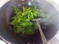 家常菜芹菜炒肉做法图解6)