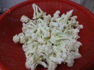 腊肉炒菜花做法图解2)