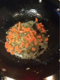 味道不错的辣白菜炒饭做法图解4)