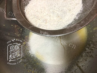 懒人草莓圣诞老人蛋糕做法图解5)