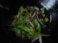 家常菜辣椒炒洋葱