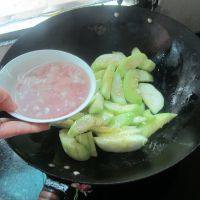家常菜豆腐丝瓜汤做法图解7)