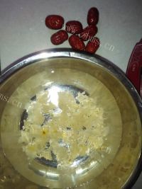 美味的红枣银耳汤做法图解1)