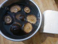 家常菜香菇炖豆腐做法图解2)