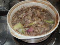 美味的砂锅牛肉