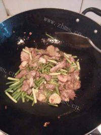 家常菜蒜苔炒肉
