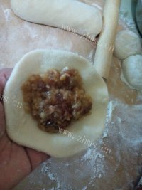 自制白菜猪肉馅饼做法图解9)