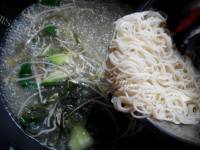 麻辣鸡汤米线做法图解7)