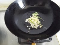 家常菜青红椒炒猪肝做法图解3)