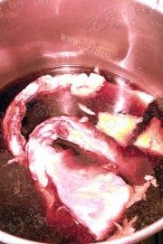 美味的玉米皮烤脱脂排骨做法图解1)