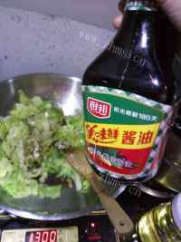 热腾腾的手撕包菜做法图解3)