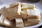 家常菜红烧鸡蛋豆腐做法图解1)