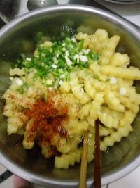 美味的孜然土豆条做法图解7)