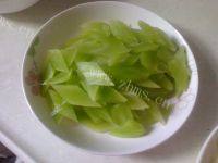 懒人版莴笋炒肉片做法图解2)