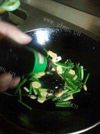 美味的油爆大虾做法图解3)