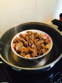 美味的香芋蒸排骨做法图解2)