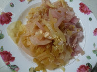 美味的泡菜鱿鱼暖锅做法图解4)