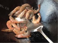 美味的茼蒿炒海虾的做法图解七