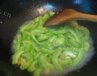 家常蚝油肉片淋苦瓜做法图解6)
