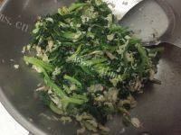 菠菜炒虾皮做法图解7)