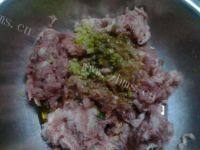 自制韭菜猪肉水饺做法图解4)