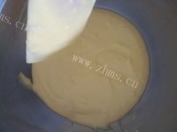 自制酸奶戚风蛋糕做法图解6)