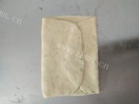 美味营养的香葱苏打饼干做法图解12)