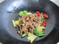 家常菜菠萝炒牛肉做法图解10)