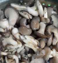 风味袖珍菇炒羊血做法图解3)