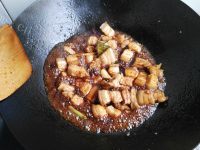 热腾腾的梅干菜烧肉做法图解8)