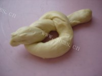 自制牛奶花朵面包做法图解6)