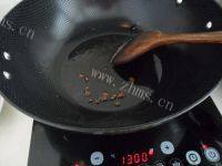 家常菜酱爆花蛤做法图解3)