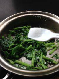 蒜粒空心菜做法图解9)