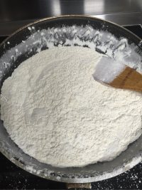 热腾腾的芝麻糊做法图解3)
